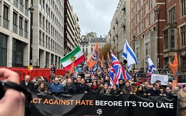 Des manifestants participent à une marche contre l'antisémitisme à Londres, au Royaume-Uni, le 8 décembre 2024. (Campaign Against Antisemitism)