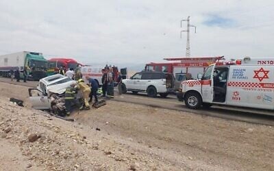 Les lieux d'une collision mortelle, sur la route 90, près du carrefour Arava, le 15 mai 2024 (Magen David Adom)