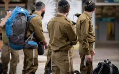Des soldats ultra-orthodoxes faisant leurs premiers pas au sein de la nouvelle brigade haredi de l'armée israélienne, connue sous le nom de brigade Hasmonéenne, le 5 janvier 2025. (Crédit : Armée israélienne) Des soldats ultra-orthodoxes faisant leurs premiers pas au sein de la nouvelle brigade haredi de l'armée israélienne, connue sous le nom de brigade Hasmonéenne, le 5 janvier 2025. (Crédit : Armée israélienne)