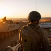 Les soldats de l'armée israélienne opèrent dans le nord de la bande de Gaza, sur une photo diffusée le 17 mai 2025. (Crédit : Armée israélienne)