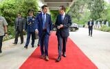 Le président Isaac Herzog et le président équatorien Daniel Noboa, à la résidence présidentielle, à Jérusalem, le 4 mai 2025. (Crédit : Maayan Toaf/GPO)