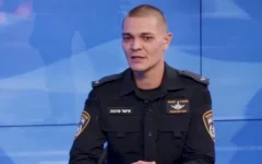 Le sergent-chef Igor Pibenev donne une interview à l'unité du porte-parole de la police, le 5 janvier 2024. (Crédit : Police israélienne)