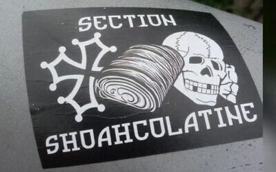 Le sticker néo-nazi retrouvé collé dans des rues de Toulouse début mai 2025. (Crédit : Capture d'écran / X.com)