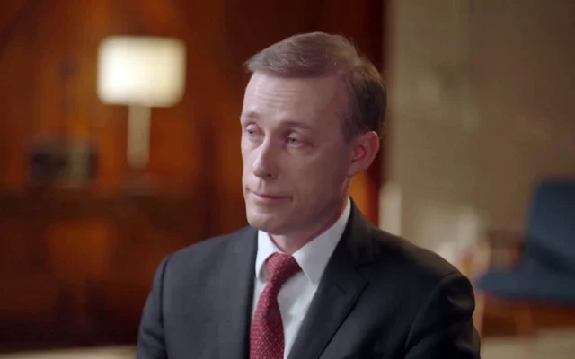 L'ancien conseiller américain à la sécurité nationale Jake Sullivan, lors d'une interview pour l'émission Hamakor de la Treizième chaîne, le 28 avril 2025. (capture d'écran de la Treizième chaîne)