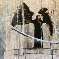 La chanteuse israélienne Yuval Raphael lors d'une répétition de l'Eurovision à Bâle, Suisse, le 6 mai 2025. (Crédit : Alma Bengtsson/EBU)