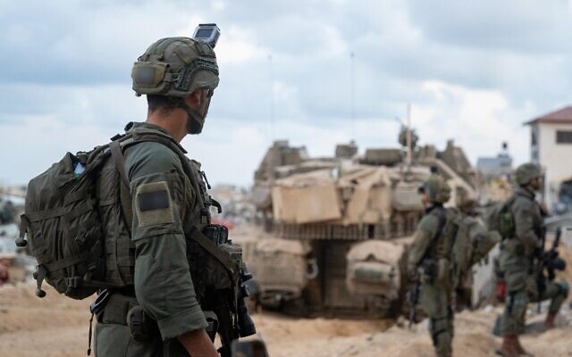 Des soldats de l'armée israélienne opérant à Gaza sur une photo publiée le 9 juin 2025. (Crédit : Armée israélienne) Des soldats de l'armée israélienne opérant à Gaza sur une photo publiée le 9 juin 2025. (Crédit : Armée israélienne)