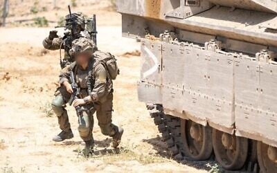 Illustration : Des soldats de Tsahal en opération dans la bande de Gaza le 11 juin 2025. (Crédit : Tsahal)