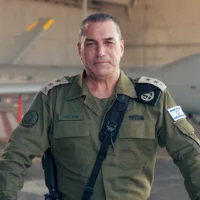 Le chef d'état-major de l'armée israélienne, le lieutenant-général Eyal Zamir, fait une déclaration vidéo depuis une base aérienne, le 20 juin 2025. (Crédit :Armée israélienne)