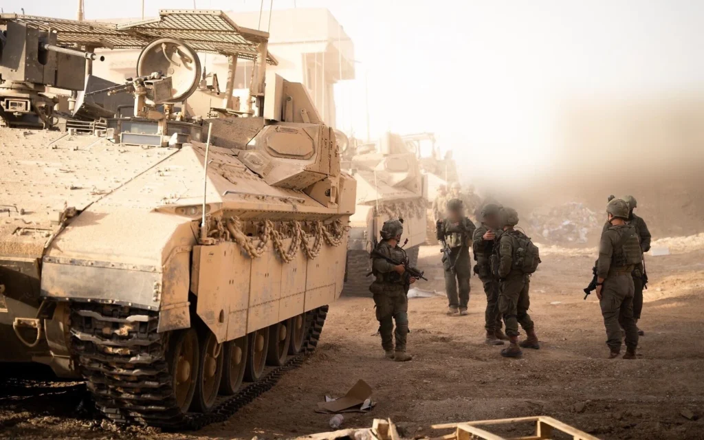 Les troupes israéliennes en opération dans la bande de Gaza, une image diffusée par Tsahal, le 3 juin 2025. (Crédit : Tsahal)