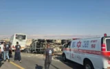 Un accident de circulation entre un camion et un bus le long de la route 1 en Cisjordanie, à l'Est de Jérusalem, aux abords de la Mer morte, le 4 juin 2025. (Crédit : Magen David Adom)