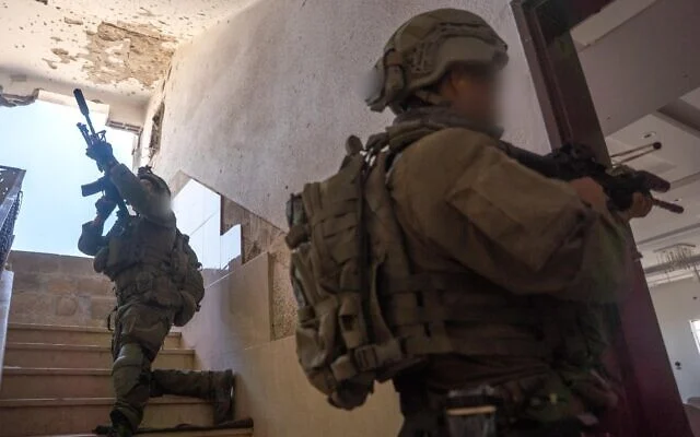 Des soldats de Tsahal opèrent à Jabalia, dans le nord de Gaza, sur une photo publiée le 17 juin 2025. (Armée israélienne) Des soldats de Tsahal opèrent à Jabalia, dans le nord de Gaza, sur une photo publiée le 17 juin 2025. (Armée israélienne)