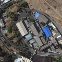 Cette image satellite diffusée par Maxar Technologies le 17 octobre 2022 montre l'un des bâtiments du tristement célèbre complexe pénitentiaire d'Evin, à Téhéran, en Iran. (Crédit :  Satellite image ©2022 Maxar Technologies / AFP)