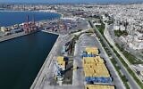 Photo aérienne du port de la ville syrienne de Lattaquié, le 10 mars 2025. (Photo de OMAR HAJ KADOUR / AFP)