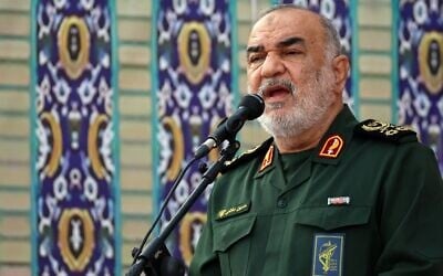 Le chef du Corps des Gardiens de la Révolution islamique (CGRI), le bras armé du régime iranien Hossein Salami, à Téhéran, le 15 mai 2025. (Crédit : AFP)