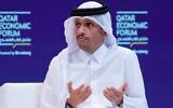 Le Premier ministre qatari Mohammed ben Abdulrahman al-Thani s'exprimant lors du Forum économique du Qatar, à Doha, le 20 mai 2025. (Crédit : Karim Jaafar/AFP)