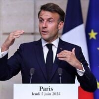 Le président français Emmanuel Macron s'exprimant lors d'une conférence de presse conjointe avec le président brésilien (absent de la photo) à l'issue d'une réunion, à l'Élysée, à Paris, le 5 juin 2025. (Crédit : Christophe Petit Tesson/POOL/AFP)