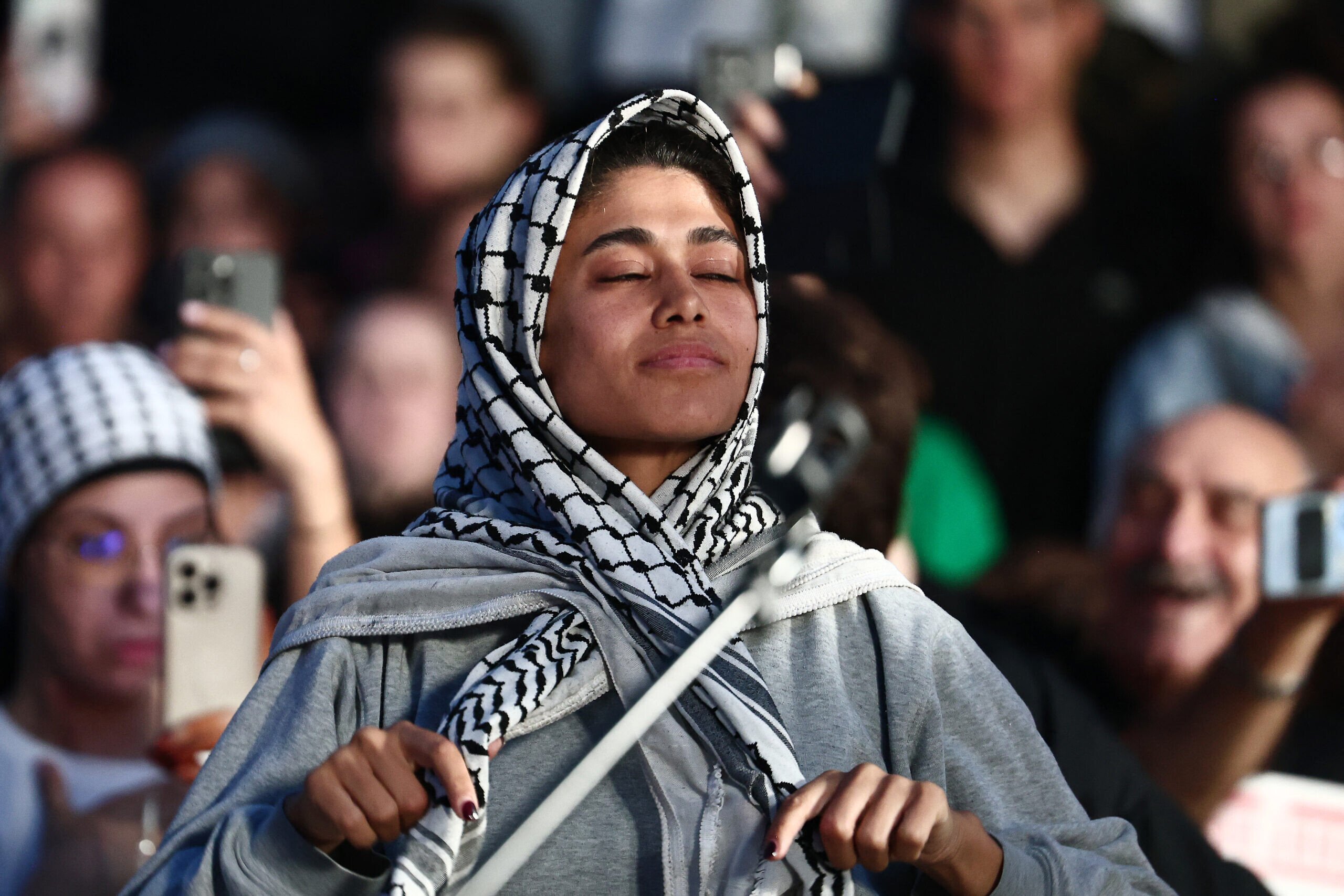 De retour d'Israël, Rima Hassan accueillie en héroïne Place de la  République, à Paris - The Times of Israël
