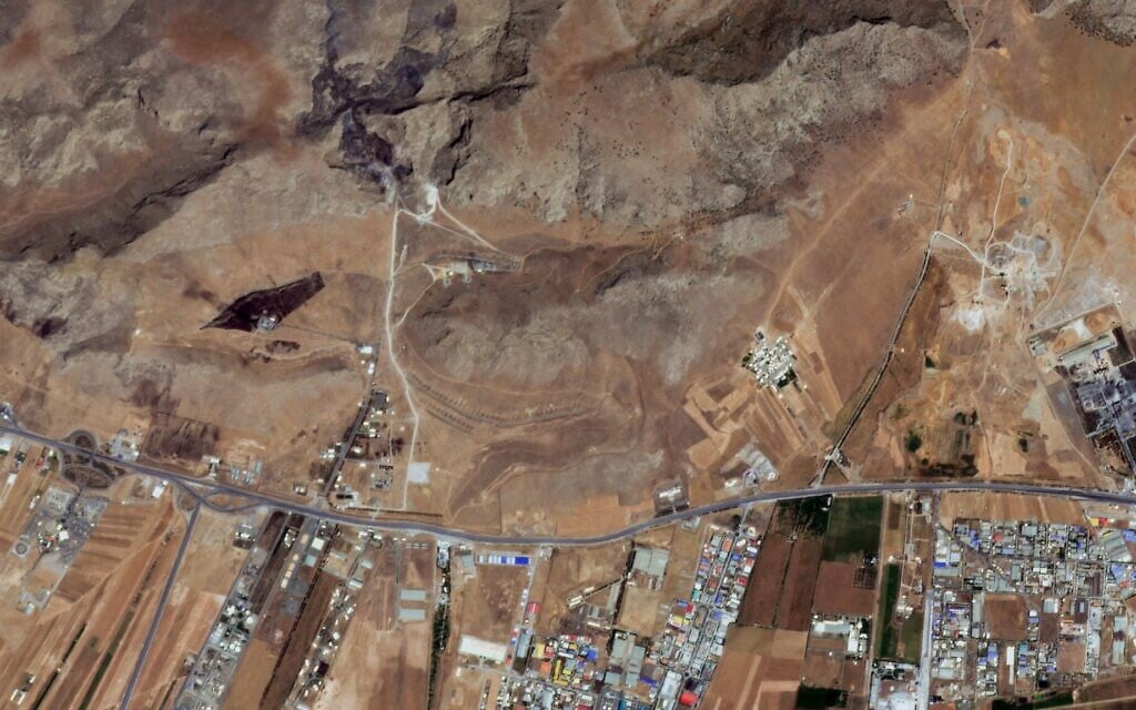 Cette image satellite publiée par Planet Labs le 13 juin 2025 montre la base de missiles de Kermanshah, en Iran, après les frappes israéliennes (Crédit : Handout / © 2025 PLANET LABS PBC / AFP)