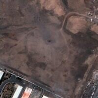 Cette image satellite fournie par Maxar Technologies et prise le 22 juin 2025 montre un cratère après les frappes américaines sur le site d'enrichissement nucléaire iranien de Natanz, dans le centre de l'Iran. (Crédit : Image satellite ©2025 Maxar Technologies/AFP)