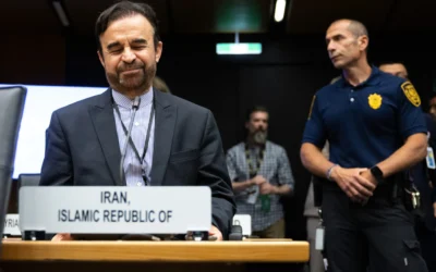 L'ambassadeur iranien auprès de l'Agence internationale de l'énergie atomique (AIEA), Reza Najafi, lors d'une réunion extraordinaire du Conseil des gouverneurs de l'AIEA au siège de l'agence à Vienne, en Autriche, le 23 juin 2025. (Crédit : Joe Klamar/AFP)