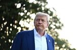 Le président américain Donald Trump se dirigeant vers Marine One avant de quitter la pelouse sud de la Maison Blanche à Washington, le 24 juin 2025 (Crédit : Mandel Ngan/AFP)