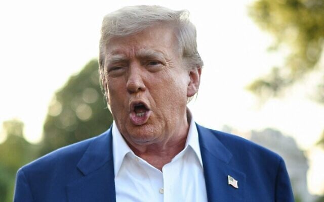 Le président américain Donald Trump se dirigeant vers Marine One avant de quitter la pelouse sud de la Maison Blanche à Washington, le 24 juin 2025 (Crédit : Mandel Ngan/AFP) Le président américain Donald Trump se dirigeant vers Marine One avant de quitter la pelouse sud de la Maison Blanche à Washington, le 24 juin 2025 (Crédit : Mandel Ngan/AFP)