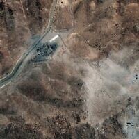 Cette image satellite fournie par Maxar Technologies montre de nouveaux cratères de frappes aériennes dans le périmètre de l’installation nucléaire iranienne de Fordo, au nord-est de la ville de Qom, le 24 juin 2025. (Crédit : Image satellite ©2025 Maxar Technologies/AFP)
