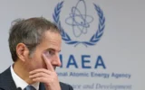 Le directeur général de l'Agence internationale de l'énergie atomique (AIEA), Rafael Grossi, assiste à une réunion extraordinaire du Conseil des gouverneurs de l'AIEA au siège de l'agence à Vienne, en Autriche, le 23 juin 2025. (Crédit : Joe Klamar / AFP)