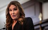 Caitlyn Jenner prend la parole lors d'une conférence de presse à Mineola, New York, le 18 mars 2024. (AP Photo/Stefan Jérémie)