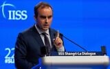 Sébastien Lecornu, ministre français des Armées, prononçant son discours lors du 22ᵉ sommet du Dialogue de Shangri-La, à Singapour, le 31 mai 2025. (Crédit : Anupam Nath/AP)