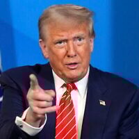 Le président américain Donald Trump s'exprime lors d'une réunion avec le Secrétaire général de l'OTAN, Mark Rutte, lors du sommet de l'OTAN à La Haye, aux Pays-Bas, le mercredi 25 juin 2025. (AP/Alex Brandon)