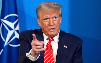 Le président américain Donald Trump s'exprime lors d'une réunion avec le Secrétaire général de l'OTAN, Mark Rutte, lors du sommet de l'OTAN à La Haye, aux Pays-Bas, le mercredi 25 juin 2025. (AP/Alex Brandon)