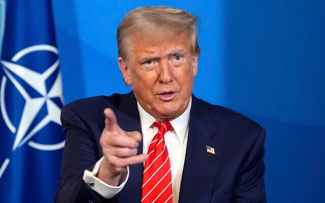 Le président américain Donald Trump s'exprime lors d'une réunion avec le Secrétaire général de l'OTAN, Mark Rutte, lors du sommet de l'OTAN à La Haye, aux Pays-Bas, le mercredi 25 juin 2025. (AP/Alex Brandon)