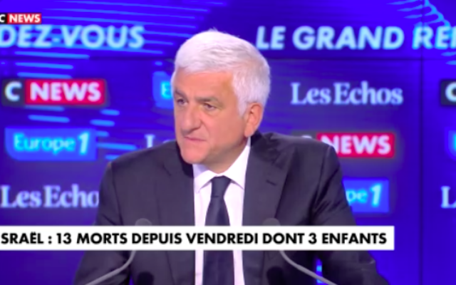Hervé Morin sur le plateau du « Grand Rendez-vous » sur la chaîne CNews, le 15 juin 2025. (Crédit : Capture d’écran CNews) Hervé Morin sur le plateau du « Grand Rendez-vous » sur la chaîne CNews, le 15 juin 2025. (Crédit : Capture d’écran CNews)
