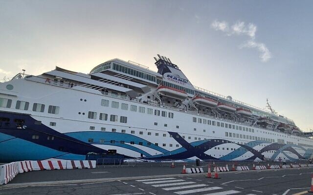 Le paquebot Crown Iris. (Crédit :Mano Maritime)