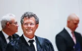 Le nouveau président de la Cour suprême, Isaac Amit, lors de sa cérémonie d'investiture à la résidence présidentielle à Jérusalem, le 13 février 2025. (Crédit : Yonatan Sennel/FLASH90)