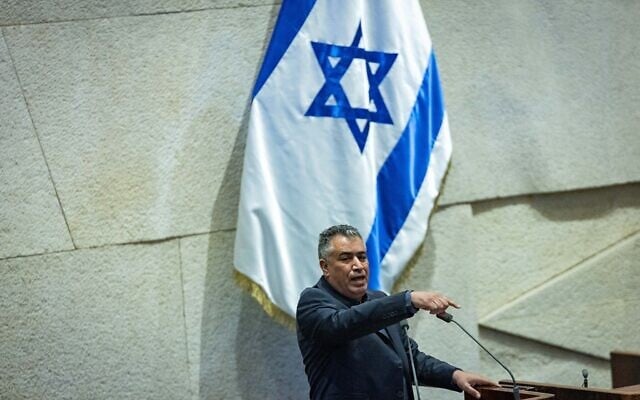 Le député Youssef Atauna assiste à une session de la Knesset, à Jérusalem, le 26 février 2025 (Yonatan Sindel/Flash90)