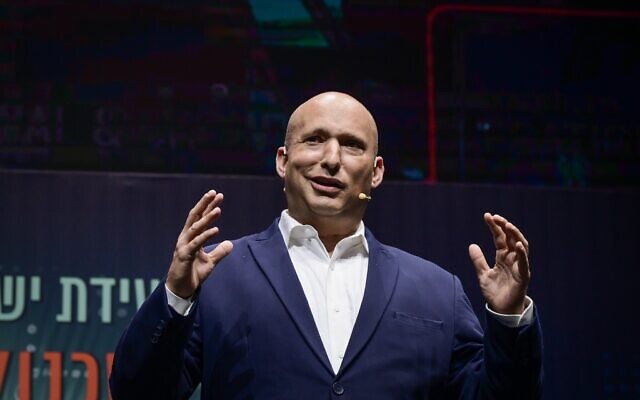 L'ancien Premier ministre Naftali Bennett s'exprimant lors de la Conférence sur les technologies de l'information en Israël, à Ness Ziona, le 5 mai 2025. (Crédit : Avshalom Sassoni/Flash90) L'ancien Premier ministre Naftali Bennett s'exprimant lors de la Conférence sur les technologies de l'information en Israël, à Ness Ziona, le 5 mai 2025. (Crédit : Avshalom Sassoni/Flash90)