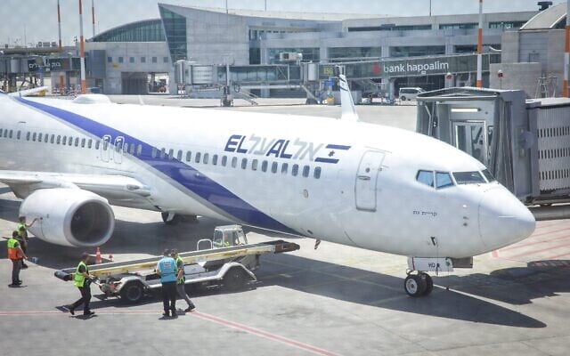 Un avion d'El Al, à l'aéroport Ben Gurion, le 7 mai 2025. (Crédit : Nati Shohat/Flash90)