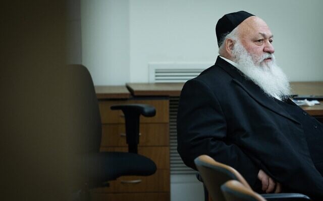 Le chef du parti Yahadout HaTorah, Yitzchak Goldknopf, assiste à une réunion de faction à la Knesset, le 19 mai 2025. (Crédit : Oren Ben Hakoon/Flash90) Le chef du parti Yahadout HaTorah, Yitzchak Goldknopf, assiste à une réunion de faction à la Knesset, le 19 mai 2025. (Crédit : Oren Ben Hakoon/Flash90)