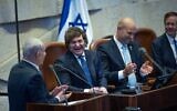 Le président argentin Javier Milei riant pendant que le Premier ministre Benjamin Netanyahu s'exprime lors d'une session plénière extraordinaire de la Knesset en l'honneur du dirigeant sud-américain en visite, le 11 juin 2025. (Crédit : Yonatan Sindel/Flash90)