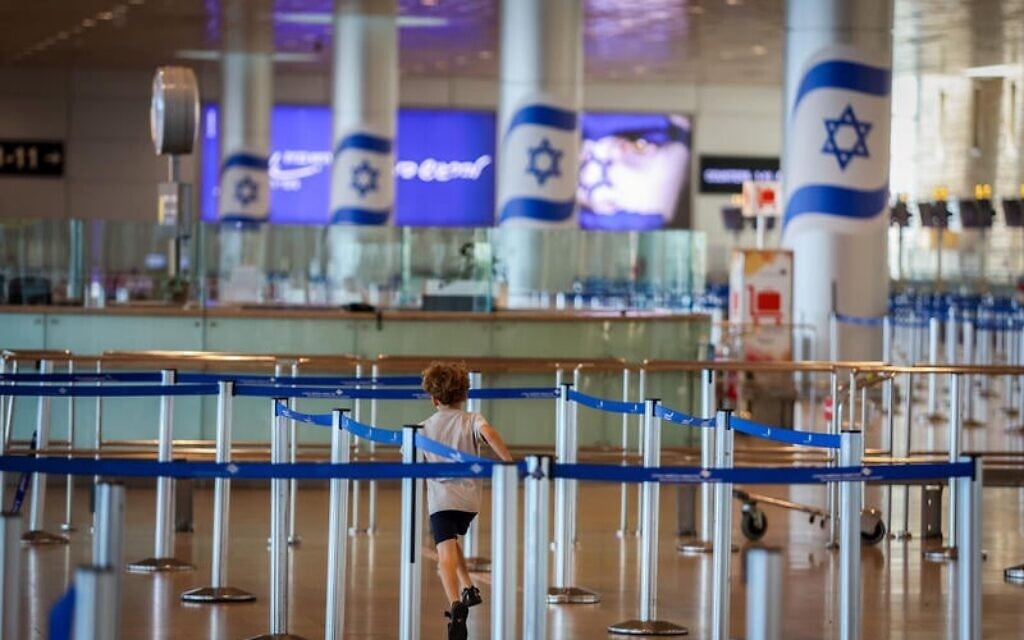 L'aéroport international Ben Gurion près de Tel Aviv, le 13 juin 2025. (Crédit : Roy Alima/Flash90)