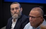 Le député Moshe Gafni assistant à une conférence de presse, au ministère des Finances, à Jérusalem, le 23 juin 2025. (Crédit Oren Ben Hakoon/FLASH90)