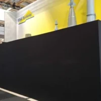Un mur noir dissimule le stand Elbit du salon de l’aéronautique parisien, en France, le 16 juin 2025. (Ministère de la Défense)