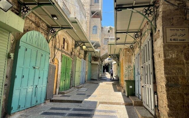 La vieille ville était presque complètement vide le 17 juin 2025, car elle était fermée aux non-résidents en raison de la guerre avec l'Iran. (Rossella Tercatin/Times of Israel)