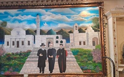 Une photo diffusée sur les réseaux sociaux montrant une peinture représentant la coexistence qui était accrochée dans la maison de la famille Khatib à Tamra avant qu'elle ne soit touchée par un missile iranien le 14 juin 2025. (Crédit : Haviva Ner-David via JTA)