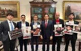 Le secrétaire d'État américain Marco Rubio rencontrant des représentants des familles des otages à Washington, le 27 juin 2025. (Crédit : Forum des familles des otages et disparus)