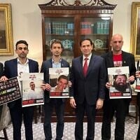 Le secrétaire d'État américain Marco Rubio rencontrant des représentants des familles des otages à Washington, le 27 juin 2025. (Crédit : Forum des familles des otages et disparus)