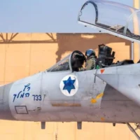 Un chasseur F-15 de l’armée de l’air israélienne se préparant à décoller pour aller bombarder l'Iran, sur une photo publiée le 22 juin 2025. (Crédit : Armée israélienne)