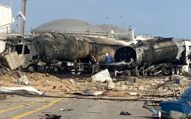 Aperçu des dégâts infligés à la raffinerie de pétrole du groupe Bazan dans la baie de Haïfa, bombardée par un missile iranien dans la nuit du 15 au 16 juin. (Crédit : Autorisation ; utilisée conformément à l'article 27a de la loi sur les droits d'auteur)